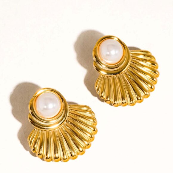 Lennox 18K Gold Shell & Pearl Drop Earrings - Picture 3 of 5